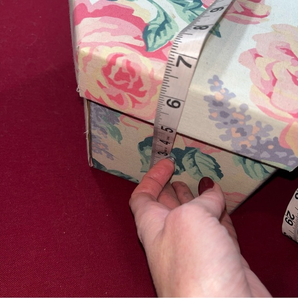 Pink roses HAT BOX and TOP hexagon PINK ROSES Fairy Whimsy 10x12x6” 6 Sides VTG - Picture 5 of 11